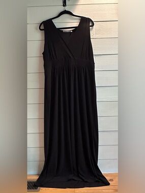 NY Collection Black Sleeveless V-Neck Maxi Dress